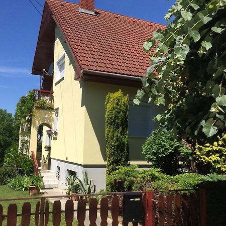 Szalai Vendeghaz Apartment Черсектомай Екстериор снимка