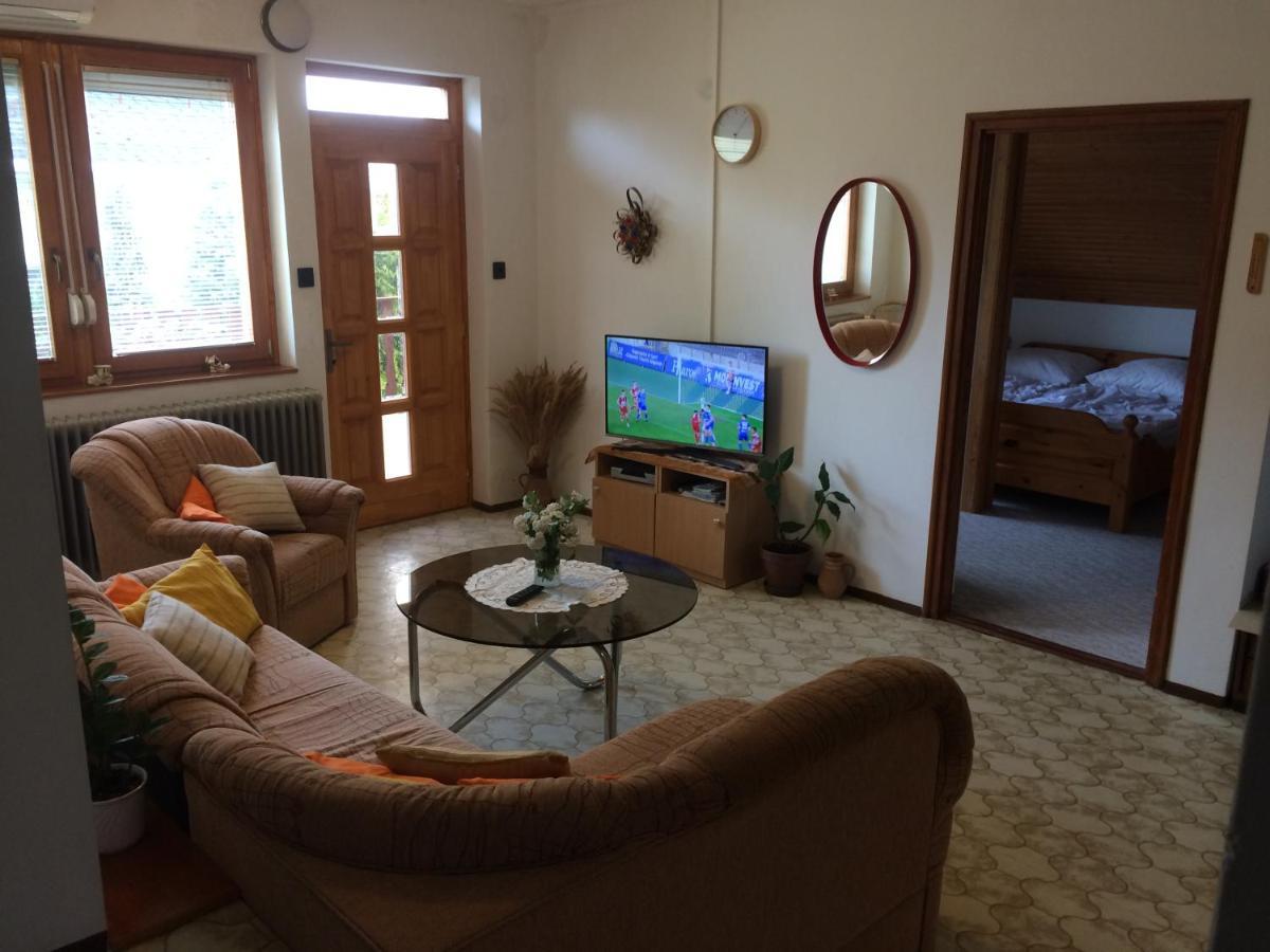 Szalai Vendeghaz Apartment Черсектомай Екстериор снимка