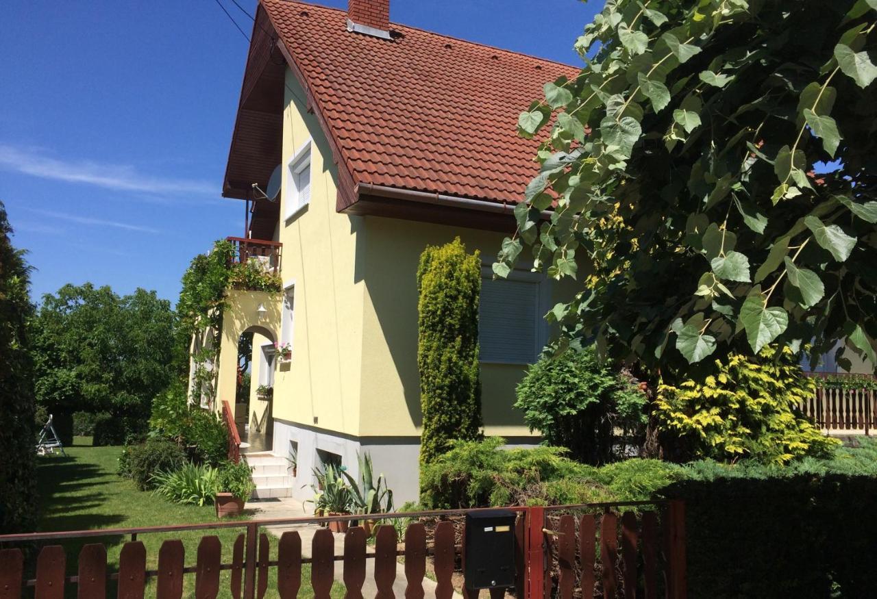 Szalai Vendeghaz Apartment Черсектомай Екстериор снимка