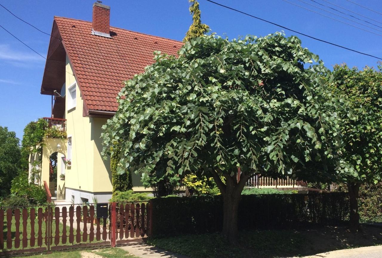 Szalai Vendeghaz Apartment Черсектомай Екстериор снимка